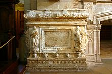 Гробът в манастир Поблет