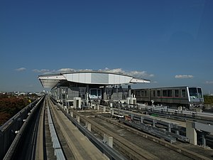 Toneri-koen Station station and trains - 2014 11 13.jpg