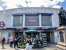 A Tooting Broadway (londoni metró) szemléltető képe