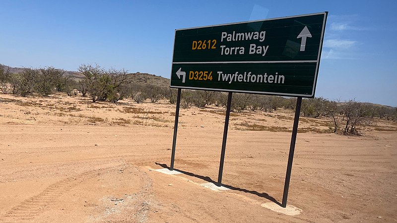 File:Traffic Directional Sign - Palmwag - Torra Bay - Twyfelfontein - Namibia.jpg