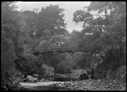 Lalu lintas jembatan di atas Mangaroa Sungai. ATLIB 293942.png