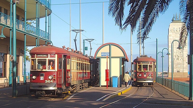 File:Trams at Glenelg.jpg