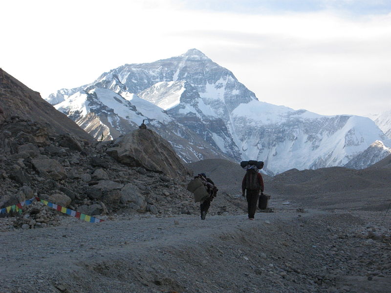 File:Travellers of Qomolangma (5418506237).jpg