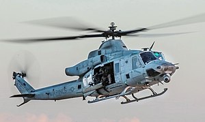 U.S. Marine Corps UH-1Y flugas en realfajran intervalon en serĉo de ŝajnigaj malamikceloj dum Tactical Air Control Party.JPG