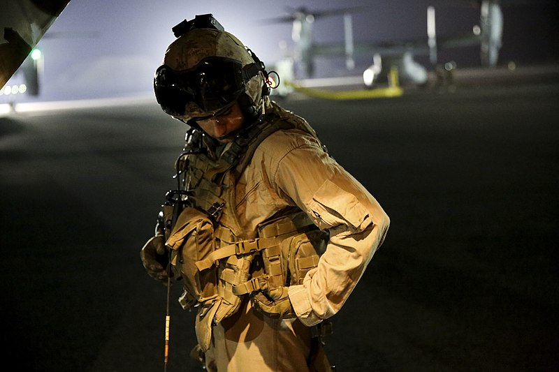 File:U.S. Marines with Marine Medium Tiltrotor Squadron 165 hone aerial machine gun skills 150715-M-TT095-037.jpg