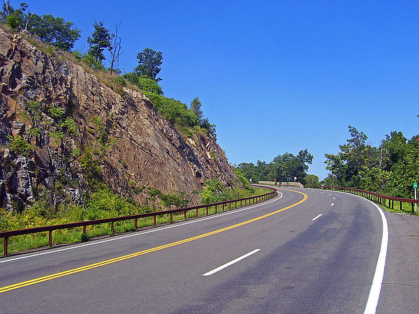 US 9W climbing Dunderburg Mountain in northern Rockland County.