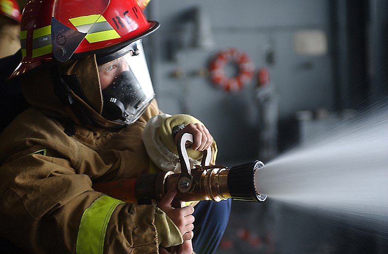 File:US Navy 031018-N-8295E-319 Rachel Vata, from Superior, Colo., mans a fire hose during a damage control demonstration held in the USS Ronald Reagan (CVN 76) hangar bay.jpg