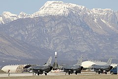 F-16 hävitajad Avianos, tagaplaanil Alpid