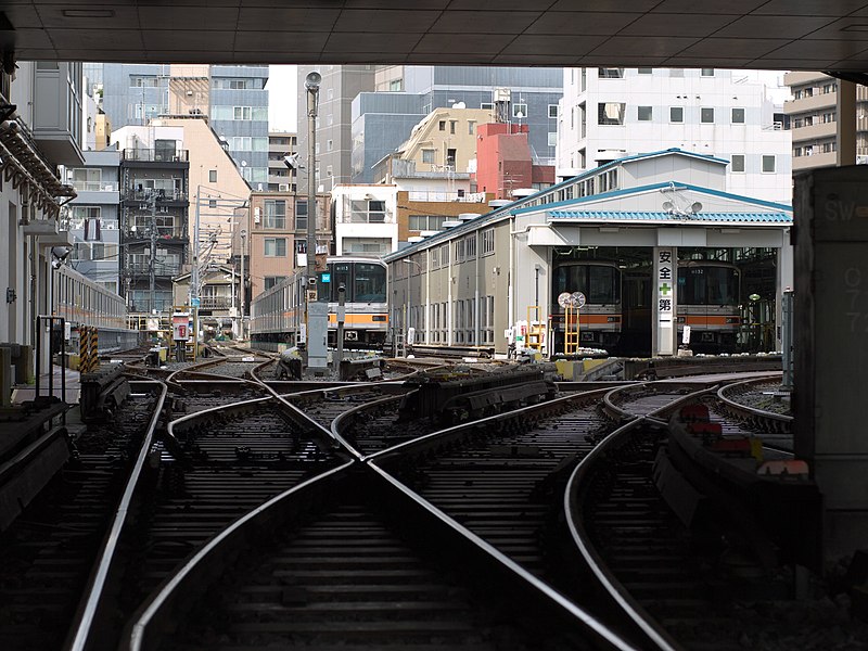 File:Ueno Depot 2012-05-13.jpg