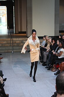 VAWK von Sunny Fong Herbst Winter 2010-Toronto Fashion Week-Model Ayan Elmi.jpg