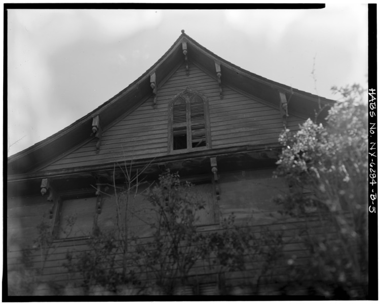 File:VIEW SOUTHEAST, SHUTTERED ATTIC WINDOW DETAIL - Simpsonville, 7 Power Avenue (House), Hudson, Columbia County, NY HABS NY,11-HUD,5-5.tif