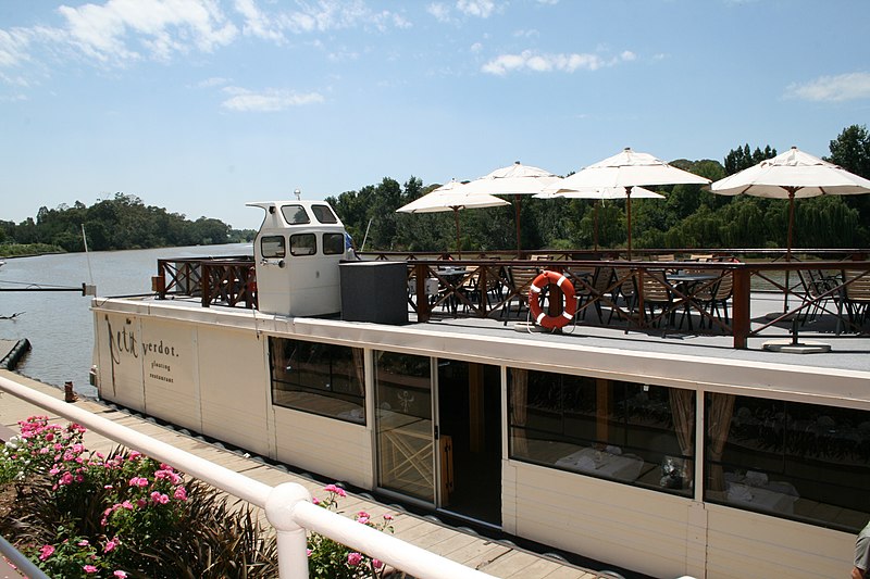 File:Vaal River - Floating Restaurant-001.jpg