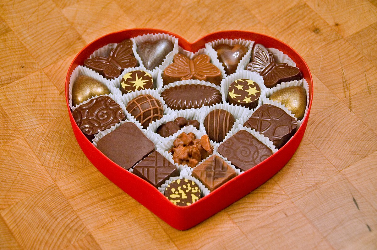 File:Valentines Chocolates.jpg - Wikimedia Commons
