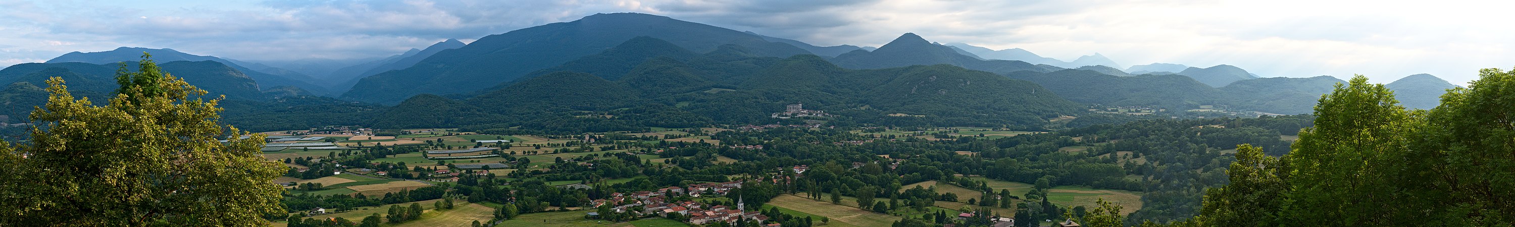 English: Panoramic of the valley of Comminges Français : Panoramique de la vallée du Comminges