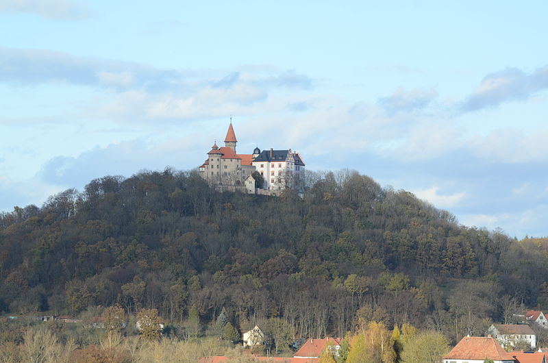 File:Veste Heldburg, von Südwesten-001.jpg