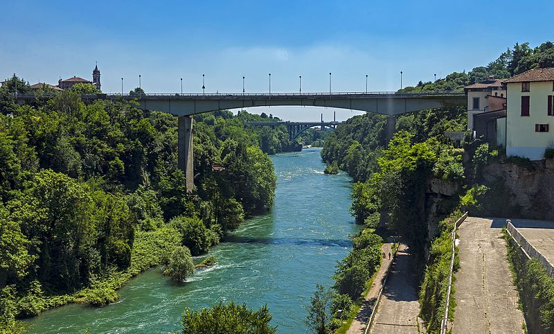 File:View down Adda River from Visconti castle, Trezzo sull'Adda, Italy.jpg