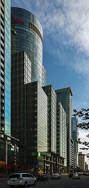 File:View southwest along Boulevard René-Lévesque from between Drummon and de la Montagne, Montreal.jpg