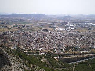 Vista de Villena desde la cima de la Sierra de la Villa.