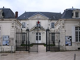 Villers-Cotterêts - Town hall.jpg
