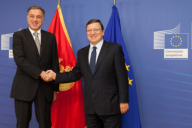 Vujanović with President of the European Commission José Manuel Barroso in Brussels on 15 October 2013