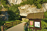 Čeština: Vstup do jeskyní, přírodní rezervace Sloupško-Šošůvské jeskyně, okres Blansko