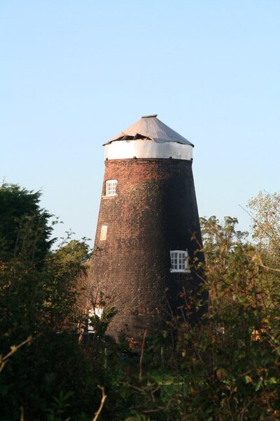 File:Windmill near Bar Green Bridge - geograph.org.uk - 3718527.jpg