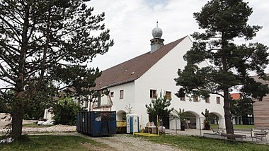 Waldram — Haus mit kl. Glockenturm 3