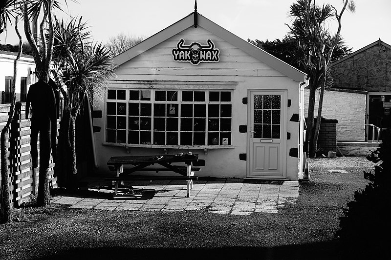 File:Yakwax Surf & Skate Shop, Guernsey (49557990387).jpg