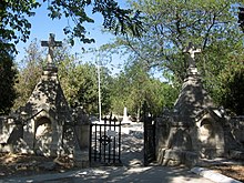 Братское кладбище ворота.jpg
