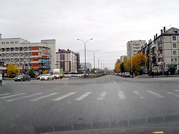 Улица Короленко пересекается с улицами Чуйкова (слева) и Восстания (справа)