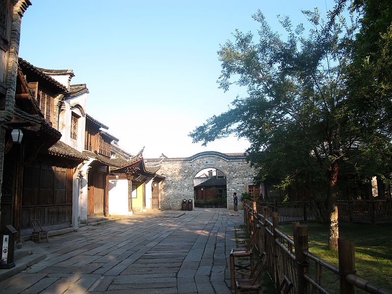 File:乌镇古街-探幽门 - panoramio.jpg