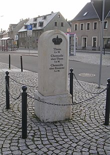 Historischer Poststationsstein im Ort am Neumarkt