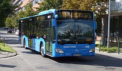 120-as busz a Petneházy utcában