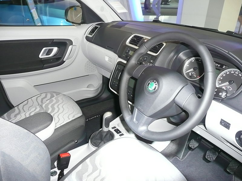 File:2007-2008 Škoda Roomster (5J) TDI van 02.jpg