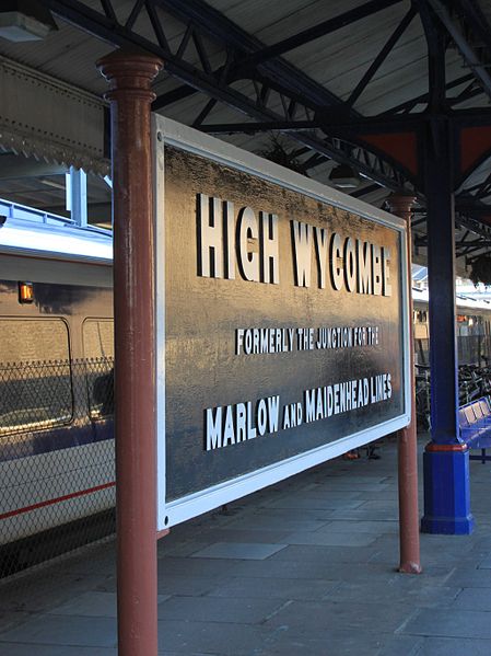 File:2015 at High Wycombe station - GWR name board (165034).JPG