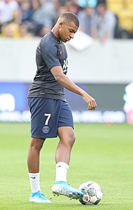 Kylian Mbappé à l'échauffement avec le Paris Saint-Germain le 17 juillet 2019.
