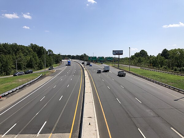 View north along Route 440 at Garden State Parkway and US 9 in Woodbridge Township