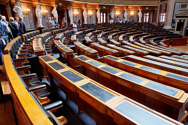 File:2023-04-22 Parlament HistorischerSitzungssaal07.jpg