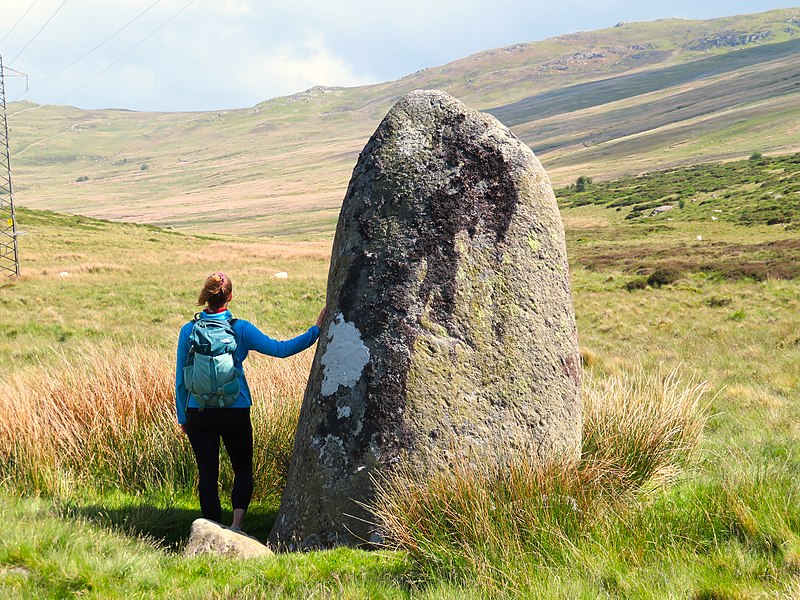 File:3m Celtic or pre-Celtic standing stone at Bwlch y Ddeufaen, Sir Conwy (County), Wales 47.jpg