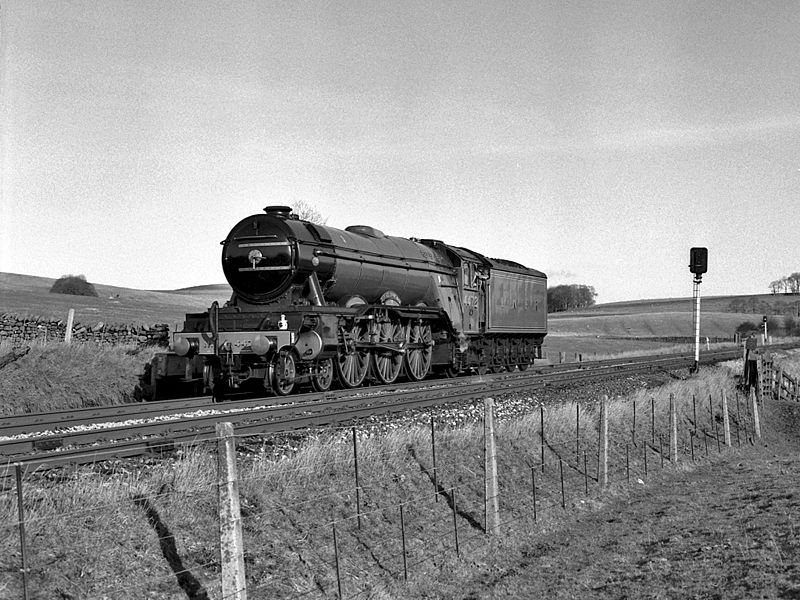 File:4472 FLYING SCOTSMAN Hellifield.jpg