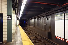 Location of platform extension at 1970 at the southern end of the station 86th St 4th Av BMT td (2018-09-19) 03.jpg