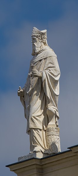 File:AT 13763 Roof figures at the Kunsthistorisches Museum, Vienna-10.jpg