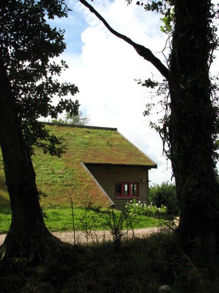 File:A modern house with a living roof - geograph.org.uk - 544882.jpg