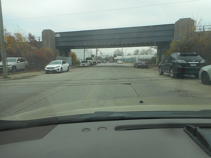 File:Abandoned RR Xing @ Penn Avenue, north of LIRR Babylon Branch Bridge; Freeport.jpg