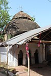 শ্রীধরলালজীউ মন্দিরের পাশে একটি আটচালা মন্দির