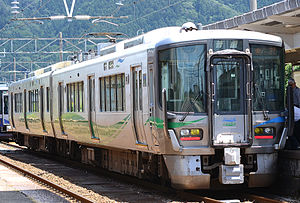 Ainokaze Toyama Railway 521kei tomari station.JPG