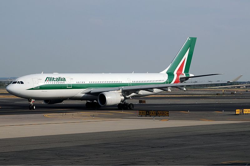 File:Alitalia Airbus A330-200 Iwelumo.jpg