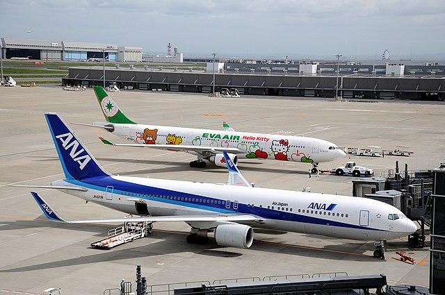 File:All Nippon Airways Boeing 767-381ER (JA623A 40894 1001) & Eva 