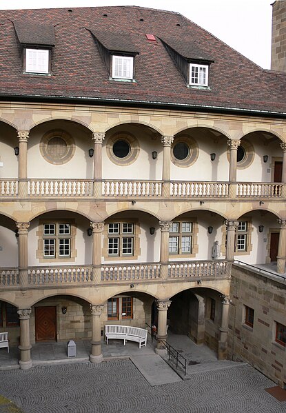 File:Altes Schloss Stuttgart Innenhof.jpg