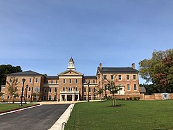 Alumni House at the College of William and Mary, 2020.jpg